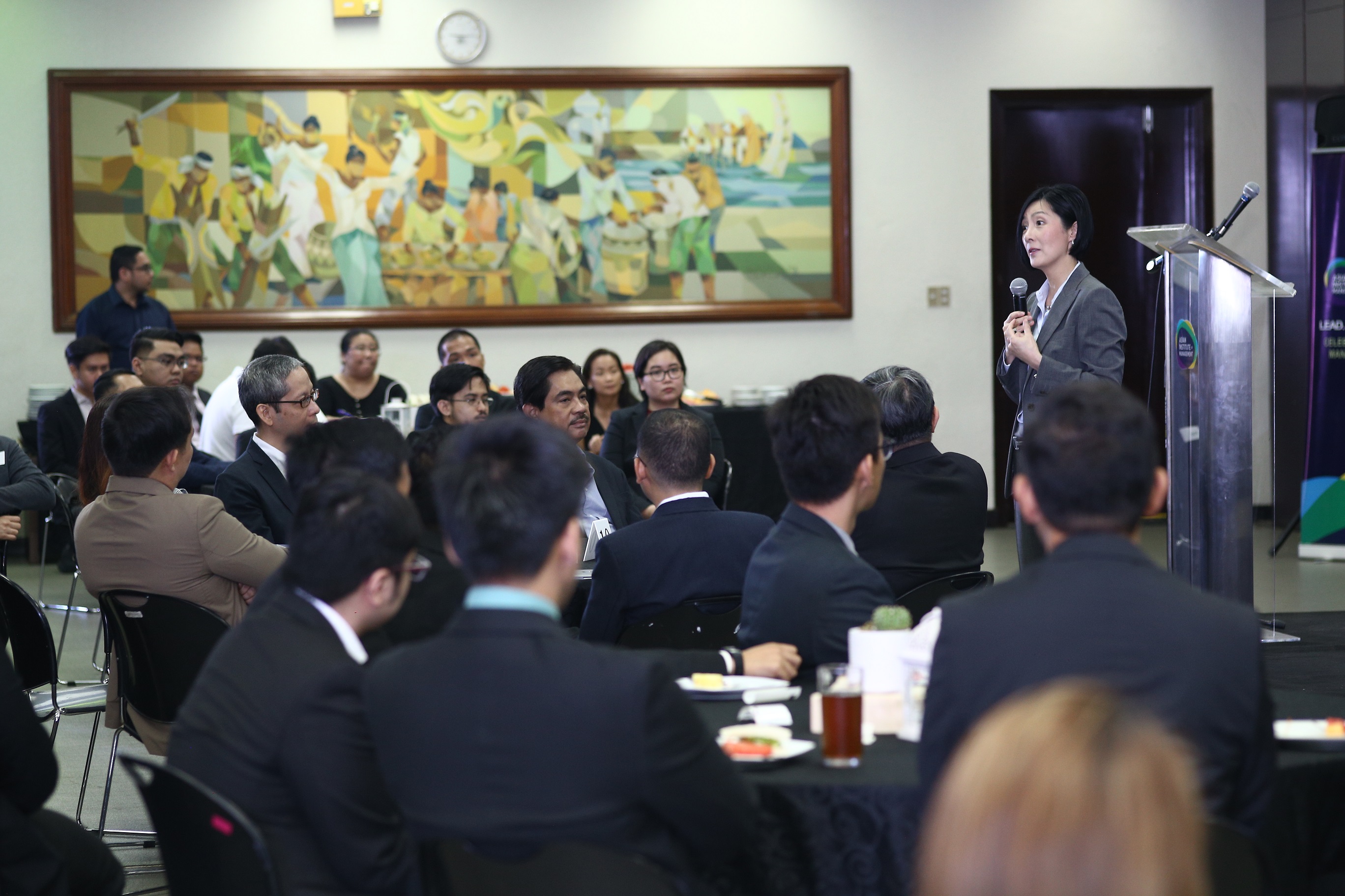 Jikyeong Kang addresses the convocation audience